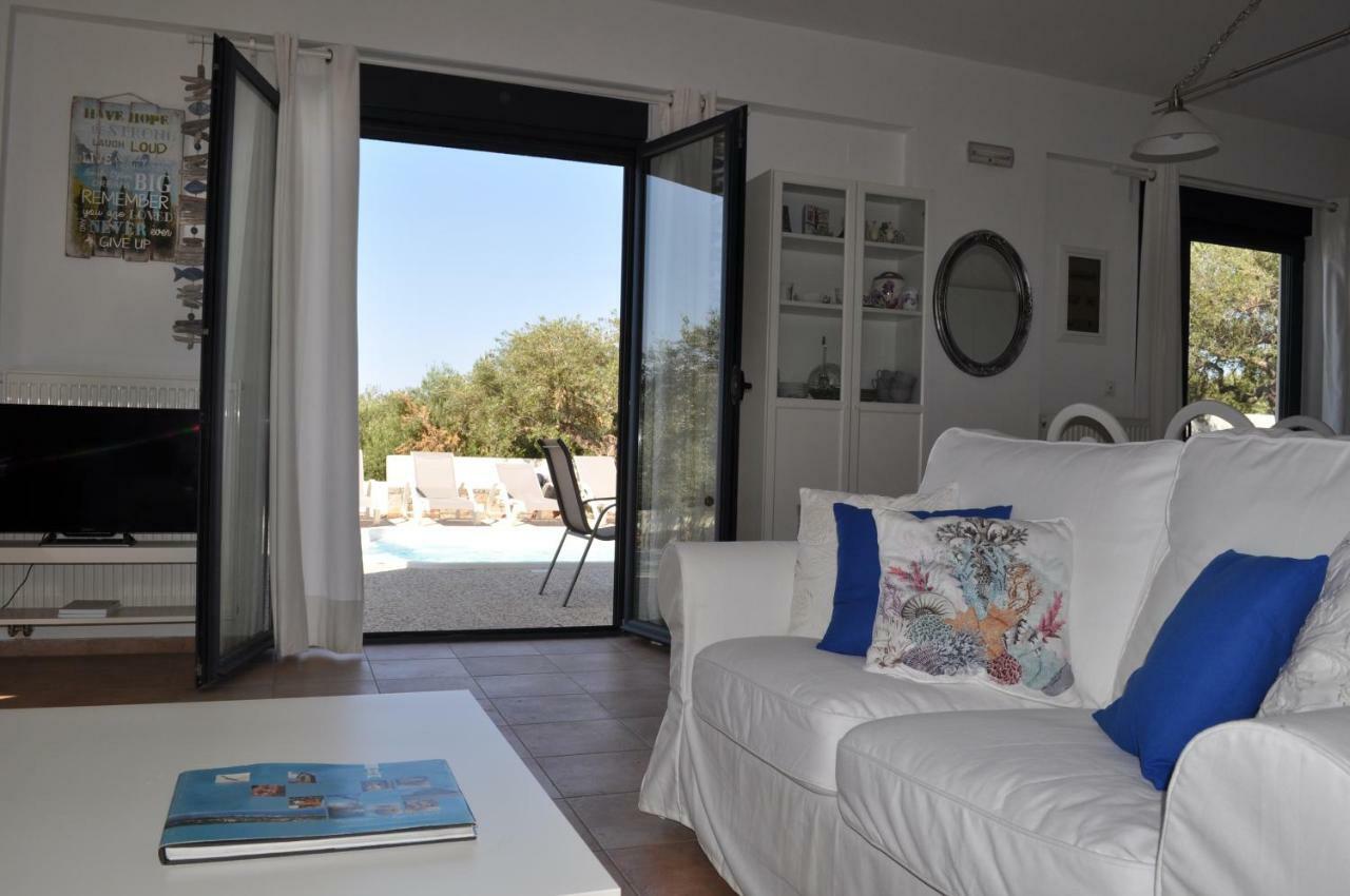 Nefeli Villas ヘルソニソス エクステリア 写真
